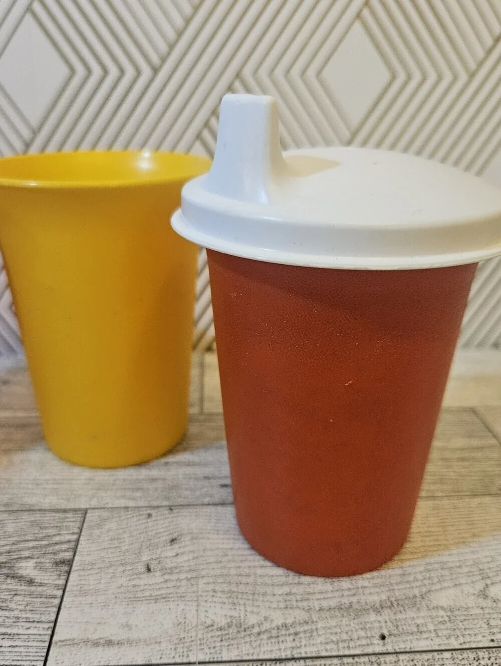 TUPPERWARE VTG 4 Piece Bell Tumblers Set  &  Sippy Cup Lids Red (2) Blue Yellow